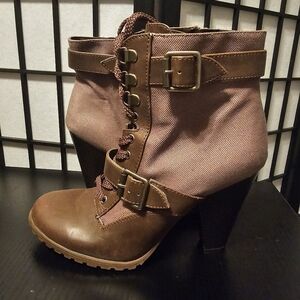 Apostrophe Victorian Safari Lace up Boots Size 9‎